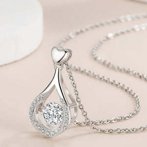 Colgante de Corazón con Cadena, Chapado en Oro de 18K, con Engaste de Bisel Moderno para Compromiso o Boda, con Zirconia - Product Image 2