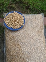Granulés de bois de pin de qualité supérieure 1000 kg en Big-Bag, certifiés EN+, biocarburant de haute qualité 6 mm, marque Cortez, faible humidité, haute valeur calorifique, directement de l'usine
