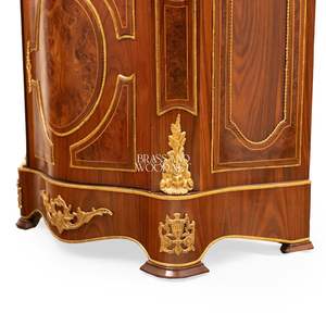 ตู้เก็บรองเท้าสไตล์ฝรั่งเศสหรูหรา ทำจากไม้วอลนัท พร้อมท็อปหินอ่อนธรรมชาติ ตกแต่งด้วยทองเหลืองลายละเอียดอ่อน เหมาะสำหรับจัดเก็บบริเวณทางเข้าพระราชวัง - Product Image 4