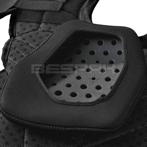 Protector de pecho ligero para entrenamiento, protector corporal para boxeo y práctica de fitness, ajuste cómodo para largas sesiones de entrenamiento - Product Image 5