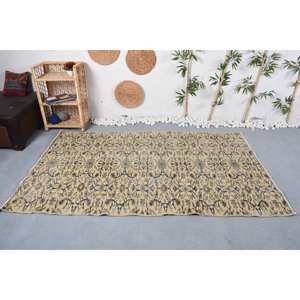 Tapis turc vintage traditionnel beige et bleu à motifs floraux 4.5x7.3 pieds en laine avec motif patchwork en latex - Product Image 1