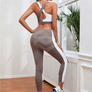 Compresión elástica Uso Yoga Set Scrunch Back Camo Leggings sin costuras Mujeres Uso al aire libre Yoga Set - Product Image 5