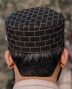 Gorro de calavera suave y transpirable para hombre hecho con sastrería fina y costuras limpias, ideal para uso espiritual y tiempo de oración - Product Image 1