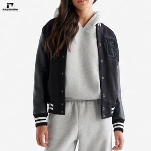 Chaquetas universitarias Letterman con mangas de cuero bordadas personalizadas de alta calidad, chaqueta de tela con capucha negra - Product Image 4