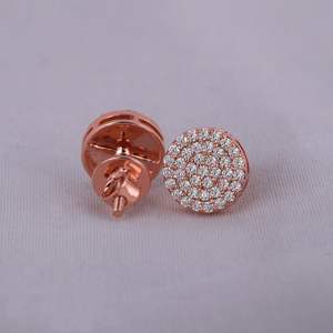 Eleva tu look diario con estos diamantes cultivados en laboratorio de oro rosa de 14 quilates, sencillos pero elegantes. - Product Image 3