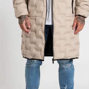 Chaqueta larga de alta calidad para hombre con tela duradera y diseño elegante para uso diario - Product Image 6