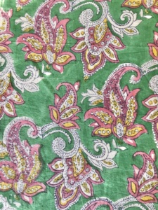 CHHAAPE Tela de Algodón Estampada a Mano para Mujer, Diseño Floral Paisley Multicolor |   Textil Indio con Base Verde para Adultos - Product Image 2