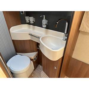 Carthago Compactline I144QB Usado, Componentes y Sistemas para Autocaravanas Clase A, 2019, 150 CV, Manual, 11,500 Millas, Cama Fija Tipo Isla - Product Image 6