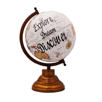 Globo terráqueo metálico de diseño intrincado que muestra texto alentador ideal para fines de decoración elegante del hogar y la Oficina