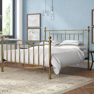 Cadre de lit en laiton contemporain avec des lignes nettes, finition élégante, attrait moderne pour les chambres à coucher urbaines élégantes - Product Image 2