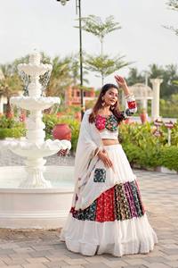 Lancement de la nouvelle collection de vêtements de cérémonie pour créateurs : Lehenga Choli en pur coton avec dentelle Codi, prêt-à-porter, avec Latkan, Zain Exports, réversible, Diwali - Product Image 5