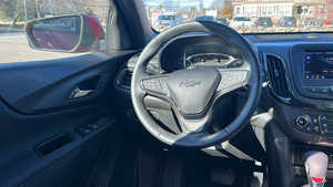 Equinox RS 1RS FWD Rojo Radiante 2023 Usado, Asientos de Cuero con Calefacción, Techo Panorámico, Llantas de Aleación, Paquete RS, Volante a la Izquierda, Color Oscuro - Product Image 4