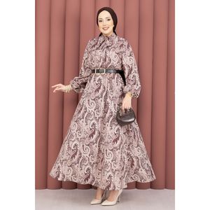 Robe Hijab Marron Style Modeste avec Motif Châle en Tissu Mousseline et Taille Froncée - Product Image 3