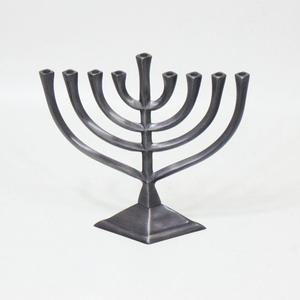 Meilleures ventes : Ménorah Hanouka en métal à 9 bras, design exceptionnel, pour la décoration de table, Ménorah juive traditionnelle - Product Image 1