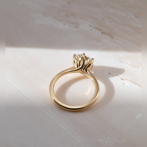 แหวนหมั้นเพชรโมอิสซาไนต์ทรงกลมทรงเหลี่ยม ประดับทองคำ 10K 14K 18K สีเหลือง แบบหกขา สำหรับเจ้าสาว ขายส่ง - Product Image 3