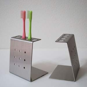 Porte-brosse à dents en métal design avec un style minimaliste pour une salle de bain moderne - Product Image 3