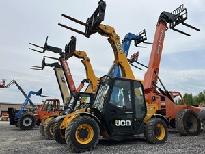 Montacargas JCB Usado con Motor Diésel de Combustión Interna, Manipulador Telescópico 4x4, Neumáticos Sólidos, Mástil de una Etapa, Uso Todoterreno en Construcción, Montacargas de 3m - Product Image 2