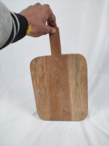 Planche à découper en bois massif de forme ronde irrégulière, personnalisée, faite à la main, multifonctionnelle, en vente - Product Image 6