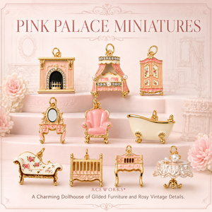 Miniature del Palazzo Rosa |   Ciondolo Gioiello in Ottone Placcato Oro 18K con Smalto, Stile Vintage Rococò Francese, per Mobili e Case delle Bambole - Product Image 1