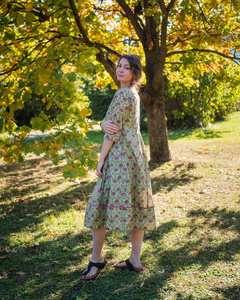 Vestido Vanessa Estampado a Mano, Estilo Bohemio, Floral, Verde y Rosa, Largo hasta la Pantorrilla, Informal, Ocasional, Hecho a Mano, Moda Ética - Product Image 6