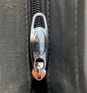 Elegante logotipo personalizado bolsos de cuero de vaca genuino bolso de mensajero cierre de cremallera resistente al agua atemporal clásico para uso diario - Product Image 4