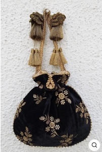 Broderie festive tissu de velours Durable écologique sac Potli fait à la main indien pour les vêtements de fête cadeaux événements mariages - Product Image 4