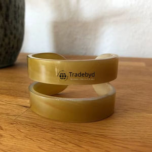 Brazaletes de Cuerno Hechos a Mano, Estilo Natural Chic, Joyería Unisex de Primera Calidad en Varios Tamaños, Tradebyd - Product Image 1
