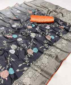 Magnifique Saree de mariée en soie pour mariage avec un superbe travail lourd et un look exclusif pour les femmes. - Product Image 5