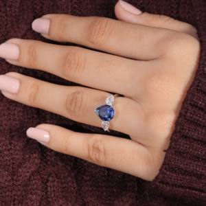 7.30ct LGD แหวนหมั้นเพชรสำหรับปลูกในห้องปฏิบัติการทรงลูกแพร์ทองขนาด14K แหวนแต่งงานแบบครอสโอเวอร์ที่ทำจากเชือกจูนิเปอร์ - Product Image 3