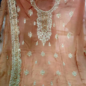 Costumes indiens de créateur modernes non cousus brodés à la main pour femmes pour les fêtes de style traditionnel - Product Image 1