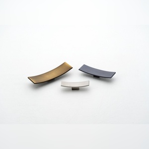 Poignée de tiroir incurvée moderne en laiton brossé nickel noir mat, quincaillerie de meubles, fabrication OEM en gros - Product Image 2