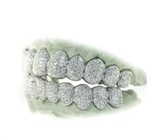 Top vente fait à la main de luxe personnalisé diamant Grillz pour les dents Moissanite Hip Hop bijoux cadeau - Product Image 4