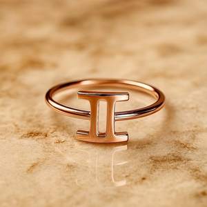 Anillo de Plata de Ley 925 con Baño de Oro Vermeil de 14k, Signo del Zodiaco Géminis Cristiano, Minimalista, Ajustable, Unisex, para Uso Diario - Product Image 2