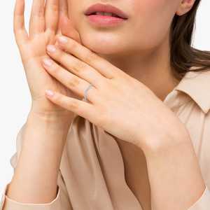 แหวนแต่งงานประดับเพชรทรงโค้งมนทองคำขาว 18K 0.13 กะรัต ชุดเครื่องประดับชั้นดี - Product Image 4