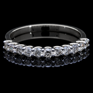 Bracelet d'éternité en diamant en or jaune 14 carats intemporel serti de griffes partagées classiques avec des diamants naturels d'une élégance durable - Product Image 3