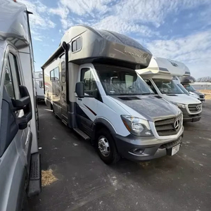 Caravana Usada Winneb-a-g-o V-i-e-w 24D 2018, Casa Rodante, Remolque de Viaje - Product Image 1