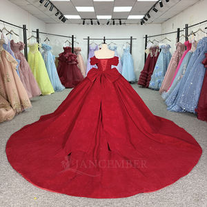 Vestido de Quinceañera Rojo con Cuello Princesa y Cola de Capilla, Estampado, Largo hasta el Suelo, para Mujer, Modelo 6810 - Product Image 4