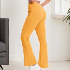 Pantaloni a Zampa d'Elefante a Vita Alta da Donna con Bottoni Stile Marinaio in Tessuto Traspirante - Product Image 4