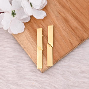 Boucles d'oreilles pendantes en laiton de qualité supérieure pour femmes, boucles d'oreilles tendance pour femmes, design unique, pièce au meilleur prix - Product Image 1