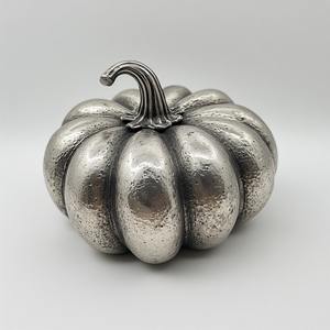 Pieza de decoración de calabaza de aluminio pulida a mano, arte tallado con elegancia brillante, hecha a mano para la temporada de lujo de Halloween - Product Image 2