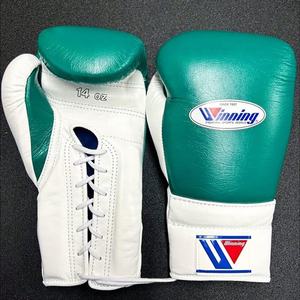 Gants de boxe de sparring à lacets personnalisés avec logo couleur, en cuir, pour la gym, le combat et les arts martiaux, en vente - Product Image 1