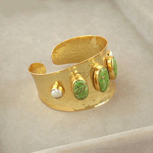 Brazalete de Mujer Chapado en Oro de 18k con Turquesa Verde Mohave y Perla de Agua Dulce, Brazalete Ajustable de Latón Sólido - Product Image 3