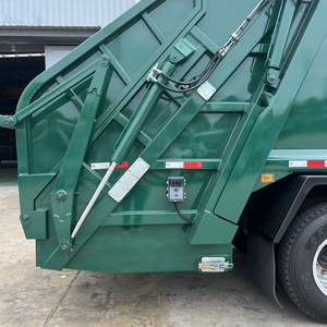 Camion compacteur à ordures d'occasion |   Véhicule de collecte des déchets à chargement arrière automatique, en parfait état. - Product Image 5