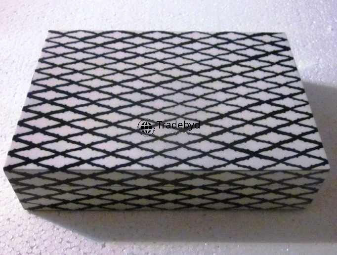 Available in different Colors