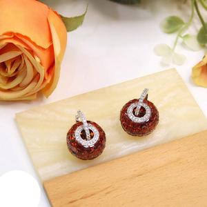 Boucles d'oreilles en zircon de qualité supérieure avec finition argentée, aspect pierre, pour femmes, pour les soirées, pour les occasions spéciales, tendance - Product Image 1