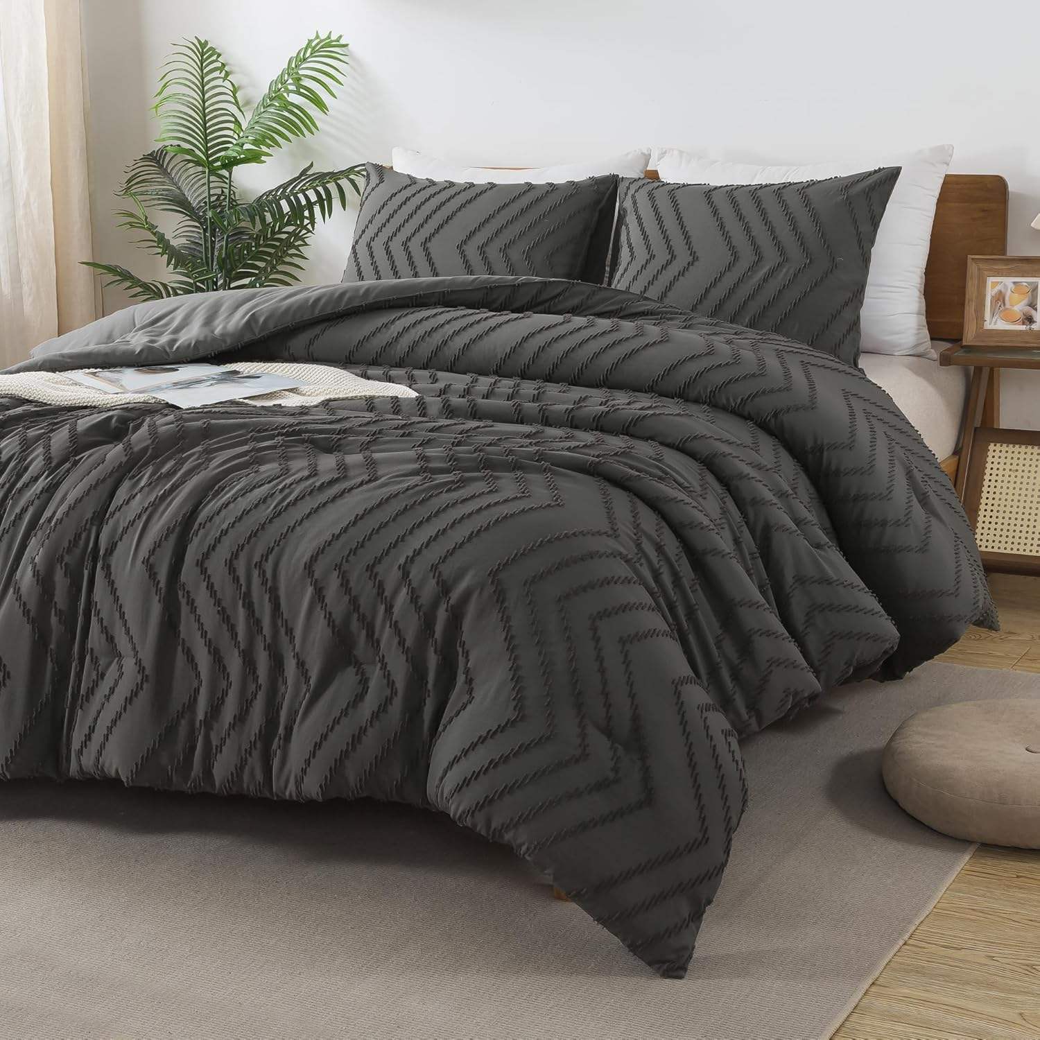 สีเทาเข้ม