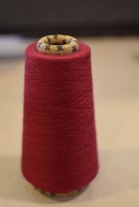 20/1 vòng quay sợi 100% <span class=keywords><strong>polyester</strong></span> có độ bền cao nhuộm màu đỏ để đan và dệt vải-Thương hiệu fsf - Product Image 3