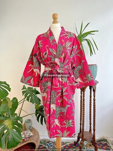 เสื้อคลุมกิโมโนผ้าคอตตอนสีชมพูพิมพ์ลายป่าชุดใส่ไปทะเลชุดกระโปรงอินเดียของขวัญเพื่อนเจ้าสาวมีลายตัวอักษร - Product Image 3