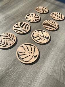 Juego de posavasos de madera hecho a mano con detalles intrincados, perfecto para cocina rústica de granja o decoración elegante de mesa de centro - Product Image 6