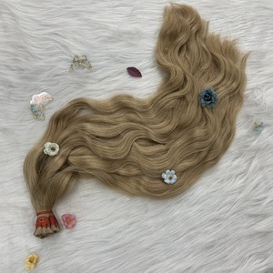 Couleur tendance chaude avec des extensions de cheveux humains en vrac bouclés naturels ondulés de haute qualité du Vietnam prix de gros de cheveux - Product Image 3